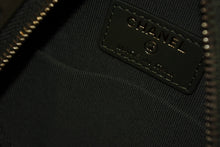 Load image into Gallery viewer, 新品未使用 CHANEL シャネル CHANEL19 ラウンドクラッチ チェーンショルダーバッグ AP0945 ランダム番台 ココマーク ラムスキン 中古 4b010051