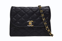 Load image into Gallery viewer, CHANEL シャネル Sフラップ Sチェーンショルダーバッグ 0番台 ラムスキン ココマーク バイカラー ブラック ゴールド金具 美品 中古 4b010058