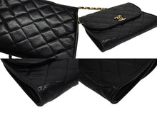Load image into Gallery viewer, CHANEL シャネル Sフラップ Sチェーンショルダーバッグ 0番台 ラムスキン ココマーク バイカラー ブラック ゴールド金具 美品 中古 4b010058
