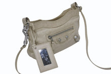 画像をギャラリービューアに読み込む, BALENCIAGA バレンシアガ クラシック ザ ヒップ ショルダーバッグ 002123 レザー ベージュ 美品 中古 4b010068