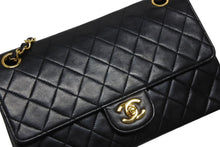 Load image into Gallery viewer, CHANEL シャネル マトラッセ25 Wフラップ Wチェーンショルダーバッグ 0番台 ラムスキン ココマーク ブラック ゴールド金具 美品 中古 4b010079