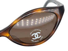Load image into Gallery viewer, 新品未使用 CHANEL シャネル サングラス アイウェア 5001 c.533/93 サイズ50◻︎15 130 ココマーク 鼈甲カラー 中古 4b010093
