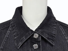 Load image into Gallery viewer, 極美品 CHANEL シャネル 長袖デニムシャツ P77614V69611 サイズ42 ココマーク ラインストーン ブラック 中古 4b010158