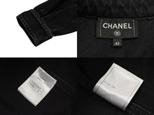 Load image into Gallery viewer, 極美品 CHANEL シャネル 長袖デニムシャツ P77614V69611 サイズ42 ココマーク ラインストーン ブラック 中古 4b010158