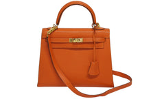 Load image into Gallery viewer, 極美品 HERMES エルメス ケリー25 2WAY ショルダーバッグ 外縫 ◻︎F刻印 シェーブル オレンジ ゴールド金具 中古 4b010169