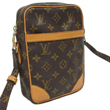 Load image into Gallery viewer, LOUIS VUITTON ルイヴィトン モノグラム ダヌーブ ショルダーバッグ M45266 ゴールド金具 ロゴ 美品 中古 4b010177