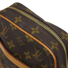 Load image into Gallery viewer, LOUIS VUITTON ルイヴィトン モノグラム ダヌーブ ショルダーバッグ M45266 ゴールド金具 ロゴ 美品 中古 4b010177