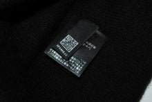 Load image into Gallery viewer, CHANEL シャネル ニットキャップ ビーニー カメリア AA9508B14321 ココマーク カシミヤ シルク ブラック 美品 中古 4b010225