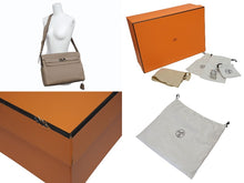 Load image into Gallery viewer, 新品同様 HERMES エルメス ショルダーバッグ ケリーメッセンジャーGM バッグ トゴ エトゥープ シルバー金具 W刻印 中古 4b010229