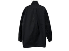 Load image into Gallery viewer, 極美品 Valentino ヴァレンチノ 襟ロック スタッズ ナイロンジャケット ブラック ナイロン サイズ 48 ブラック金具 中古 4b010237