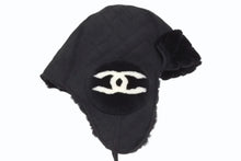 Load image into Gallery viewer, 新品同様 CHANEL シャネル ココ ネージュ フライトキャップ パイロットキャップ AAA429 フェイクファー スウェード 中古 4b010310