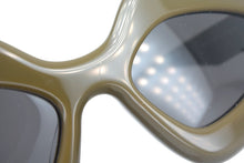 画像をギャラリービューアに読み込む, 新品同様 LOEWE ロエベ サングラス サイドロゴ LW40109U サイズ52▫︎18 140 イタリア製 ゴールド金具 カーキ 中古 4c067431