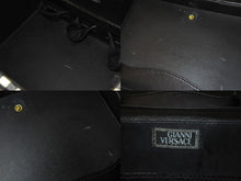 画像をギャラリービューアに読み込む, VERSACE ヴェルサーチ バニティトランク メデューサ ギンガムチェック ヴィンテージ ブラック ホワイト 美品 中古 4c067469