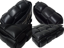 Load image into Gallery viewer, BOTTEGA VENETA ボッテガヴェネタ ショルダーバッグ パデッド カセット イントレチャート シルバー金具 ブラック 美品 中古 4c069298
