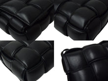 Load image into Gallery viewer, BOTTEGA VENETA ボッテガヴェネタ ショルダーバッグ パデッド カセット イントレチャート シルバー金具 ブラック 美品 中古 4c069298
