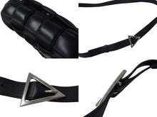 Load image into Gallery viewer, BOTTEGA VENETA ボッテガヴェネタ ショルダーバッグ パデッド カセット イントレチャート シルバー金具 ブラック 美品 中古 4c069298