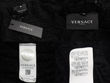 画像をギャラリービューアに読み込む, 新品未使用 VERSACE ヴェルサーチ バロック キッズ バスローブ ZACJYNG01 イタリア製 テスート ブラック イエロー サイズM 4c069723
