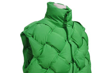 Load image into Gallery viewer, BOTTEGA VENETA ボッテガヴェネタ イントレチャート パテッドナイロンダウンベスト 664055 サイズXS グリーン 美品 中古 4c070284
