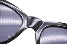 画像をギャラリービューアに読み込む, GIANNI VERSACE ジャンニヴェルサーチ メデューサ サングラス メガネ 413/A イタリア製 ブラック ゴールド金具 美品 中古 4c070419