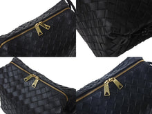 Load image into Gallery viewer, BOTTEGA VENETA ボッテガヴェネタ イントレチャート ショルダーバッグ 723548 ブラック レザー ゴールド金具 美品 中古 4c072472