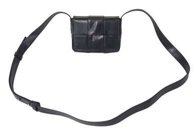 極美品 BOTTEGAVENETA ボッテガヴェネタ キャンディカセット ショルダーバッグ マキシイントレチャート ブラック P01134354K 中古 4c072838