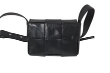 Load image into Gallery viewer, 極美品 BOTTEGAVENETA ボッテガヴェネタ キャンディカセット ショルダーバッグ マキシイントレチャート ブラック P01134354K 中古 4c072838