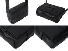Load image into Gallery viewer, 極美品 BOTTEGAVENETA ボッテガヴェネタ キャンディカセット ショルダーバッグ マキシイントレチャート ブラック P01134354K 中古 4c072838