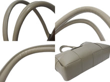 Load image into Gallery viewer, BOTTEGA VENETA ボッテガヴェネタ イントレチャート マキシ アルコ トートバッグ サンドベージュ レザー スウェード シルバー金具 美品 中古 4c073681