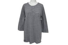 Load image into Gallery viewer, CHROME HEARTS クロムハーツ 七部丈 ヘンリーネックTシャツ サイズL フレア CHプラス スクロールロゴ プリント 美品 中古 4c073776