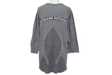 Load image into Gallery viewer, CHROME HEARTS クロムハーツ 七部丈 ヘンリーネックTシャツ サイズL フレア CHプラス スクロールロゴ プリント 美品 中古 4c073776