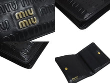 画像をギャラリービューアに読み込む, MIU MIU ミュウミュウ マテラッセ 二つ折り財布 ロゴ イタリア製 レザー メタル ブラック ゴールド金具 美品 中古 4c073970