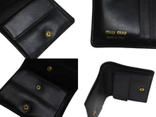 画像をギャラリービューアに読み込む, MIU MIU ミュウミュウ マテラッセ 二つ折り財布 ロゴ イタリア製 レザー メタル ブラック ゴールド金具 美品 中古 4c073970