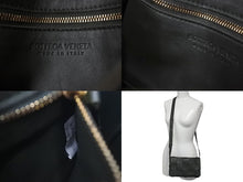 Load image into Gallery viewer, BOTTEGAVENETA ボッテガヴェネタ マキシイントレチャート カセット ショルダーバッグ B09831133V ダークグリーン 美品 中古 4c074131