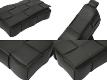Load image into Gallery viewer, BOTTEGAVENETA ボッテガヴェネタ マキシイントレチャート カセット ショルダーバッグ B09831133V ダークグリーン 美品 中古 4c074131