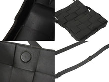 Load image into Gallery viewer, BOTTEGAVENETA ボッテガヴェネタ マキシイントレチャート カセット ショルダーバッグ B09831133V ダークグリーン 美品 中古 4c074131
