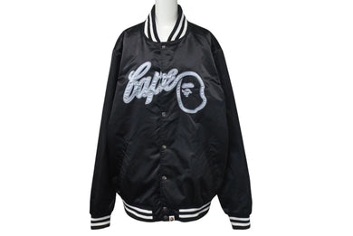 A BATHING APE アベイシングエイプ ロゴ スタジアムジャケット ブラック ナイロン スタジャン 刺繍 001LJH801002M サイズXXL 美品 中古 4c074217