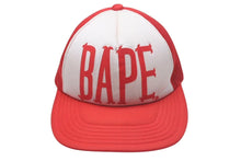 画像をギャラリービューアに読み込む, A BATHING APE アベイシングエイプ BAPEロゴ メッシュキャップ トラッカー ハット レッド ホワイト Mサイズ 中古 4c074231