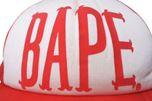 画像をギャラリービューアに読み込む, A BATHING APE アベイシングエイプ BAPEロゴ メッシュキャップ トラッカー ハット レッド ホワイト Mサイズ 中古 4c074231