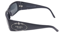 画像をギャラリービューアに読み込む, 極美品 PRADA プラダ サングラス SPR11H 7JS-1A1 サイズ57□14 135 ロゴ金具 スクエア ブラック グレー 中古 4c075126
