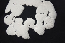 画像をギャラリービューアに読み込む, 新品同様 DENIMTEARS デニムティアーズ コットンリース プルオーバースウェットパーカー フラワー ブラック サイズS 中古 4c075169