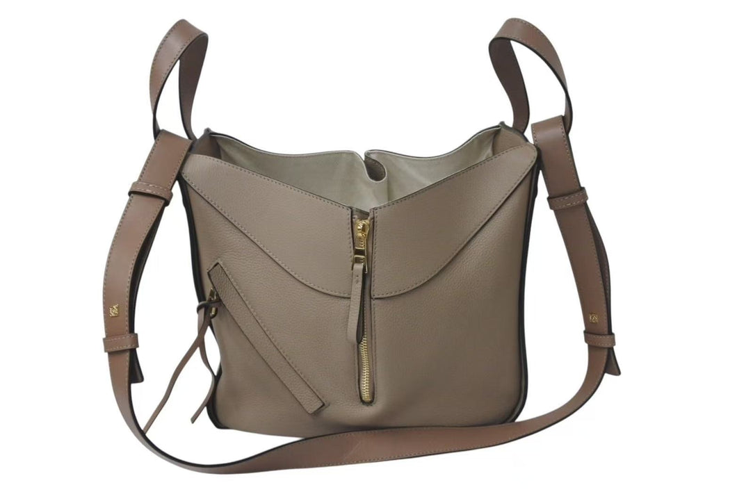 新品同様 LOEWE ロエベ ハンモックバッグ スモール ２WAY ハンドバッグ サンド ソフトグレインカーフ 387 12KBN60 ショルダーバッグ 中古 4c075305