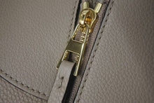 画像をギャラリービューアに読み込む, 新品同様 LOEWE ロエベ ハンモックバッグ スモール ２WAY ハンドバッグ サンド ソフトグレインカーフ 387 12KBN60 ショルダーバッグ 中古 4c075305