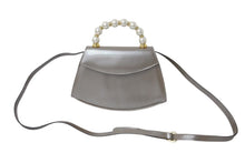 Load image into Gallery viewer, Salvatore Ferragamo サルヴァトーレフェラガモ パールハンドル 2WAY ハンドバッグ A212060 レザー 美品 中古 4c075398