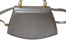 Load image into Gallery viewer, Salvatore Ferragamo サルヴァトーレフェラガモ パールハンドル 2WAY ハンドバッグ A212060 レザー 美品 中古 4c075398