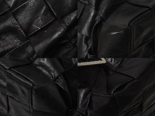 画像をギャラリービューアに読み込む, BOTTEGA VENETA ボッテガヴェネタ カセット イントレチャート フォールドオーバー バックパック ブラック レザー 美品 中古 4c075460
