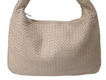 画像をギャラリービューアに読み込む, BOTTEGA VENETA ボッテガヴェネタ イントレチャート ワンショルダーバッグ ホーボーバッグ ラージ ピンクベージュ 美品 中古 4c075857