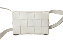 Load image into Gallery viewer, BOTTEAGA VENETTA ボッテガヴェネタ 新型 カセットショルダーバッグ ホワイト 美品 中古 4c070898