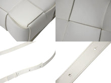 Load image into Gallery viewer, BOTTEAGA VENETTA ボッテガヴェネタ 新型 カセットショルダーバッグ ホワイト 美品 中古 4c070898