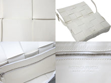 Load image into Gallery viewer, BOTTEAGA VENETTA ボッテガヴェネタ 新型 カセットショルダーバッグ ホワイト 美品 中古 4c070898
