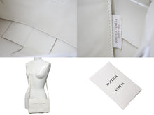Load image into Gallery viewer, BOTTEAGA VENETTA ボッテガヴェネタ 新型 カセットショルダーバッグ ホワイト 美品 中古 4c070898